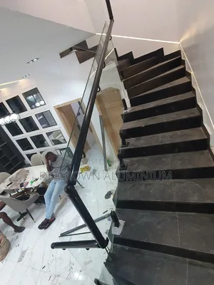 10mm Clear Tempered Glass Staircase Railings With Black Fittings