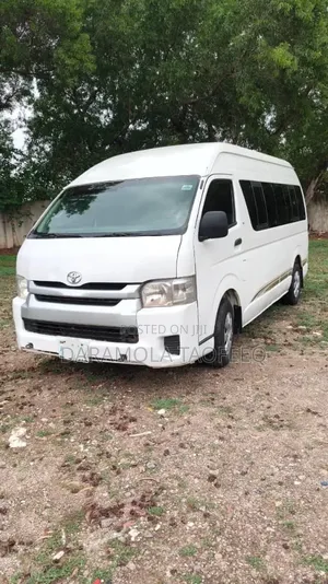 Toyota HiAce 2013 White