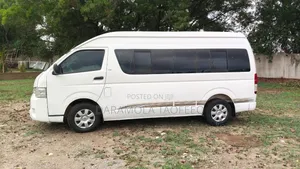 Toyota HiAce 2013 White