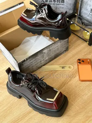 Black Men's Derby Shoe With Thick Soles and Square Toe