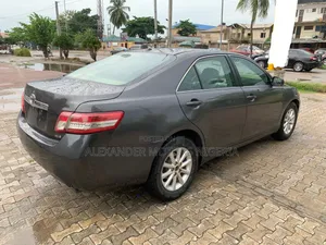 Toyota Camry XLE 4dr Sedan (2.5L 4cyl 6A) 2011 Gray