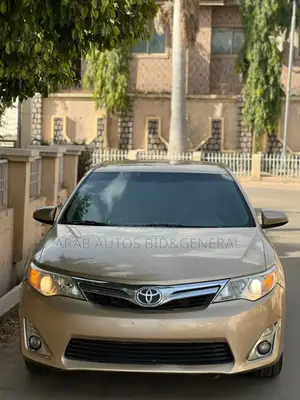 Toyota Camry LE 4dr Sedan (2.5L 4cyl 6A) 2013 Gold
