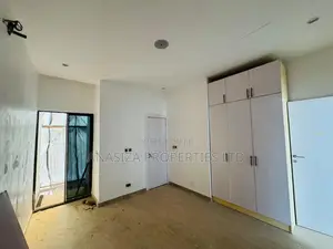 3 Bed Room Flat With a Room Bq