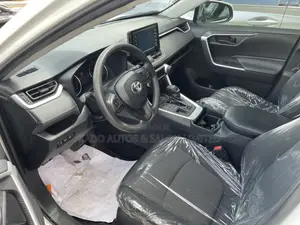 Toyota RAV4 2021 White