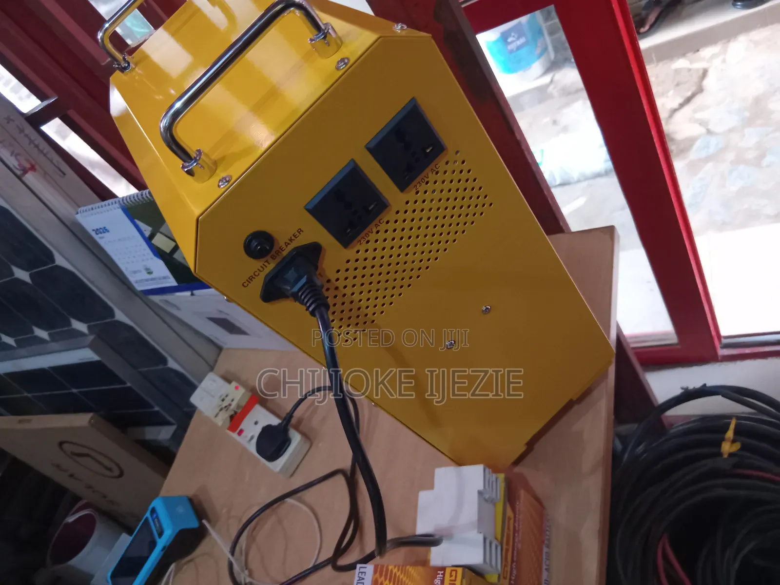 Qasa Solar Generator With Panel