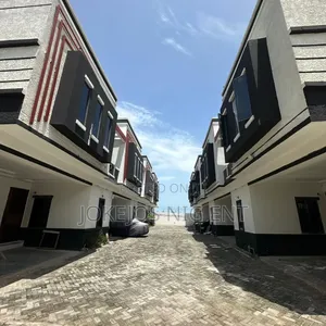 4bdrm Townhouse/Terrace in Orchid Road, Lafiaji for sale