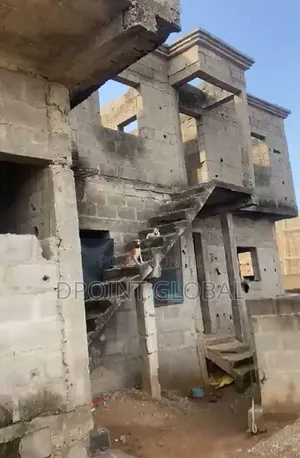 8bdrm Duplex in Not Estate, Baruwa for sale