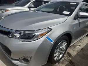 Toyota Avalon XLE 4dr Sedan (3.5L 6cyl 6A) 2014 Silver
