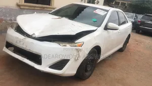 Toyota Camry XLE V6 4dr Sedan (3.5L 6cyl 6A) 2013 White
