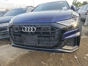 Audi Q8 2022 Blue