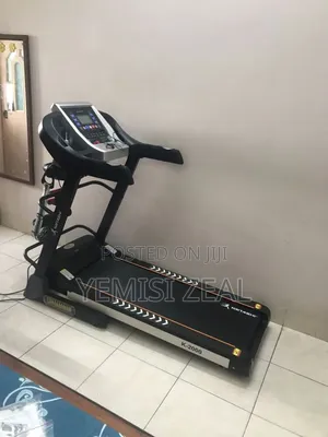 Giant 2.5hp Pro Tech Treadmill With Incline, Bluetooth and Dumbbell
