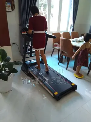 3hp Treadmill With Incline, Bluetooth Speaker and Free Skipping Rope