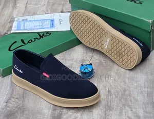 Clarks Slip-on Canvas Sneakers With a Brown Sole Size 40-46