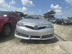 Toyota Camry SE V6 4dr Sedan (3.5L 6cyl 6A) 2013 Silver