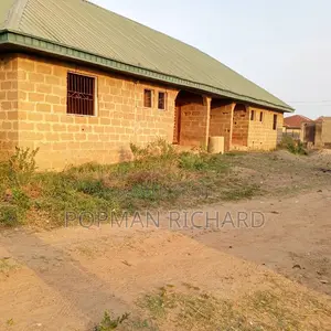 3bdrm Bungalow in Olodo, Iwo Road for sale