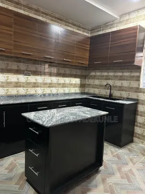 3bdrm Block of Flats in Akala Express, Oluyole for rent