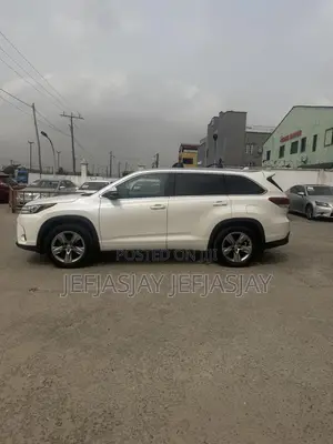 Toyota Highlander XLE V6 4x4 (3.5L 6cyl 6A) 2016 White