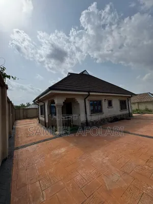 3bdrm Bungalow in Ibadan for sale
