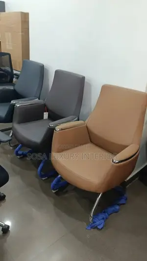 Modern Low-Back Conference Visitor Chair (Beige)