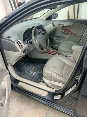 Toyota Corolla LE 4dr Sedan (1.8L 4cyl 4A) 2012 Black