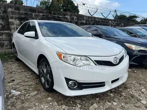Toyota Camry SE 4dr Sedan (2.5L 4cyl 6A) 2012 White