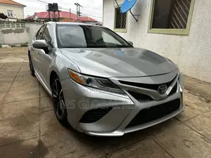 Toyota Camry XSE FWD (2.5L 4cyl 8AM) 2018 Silver