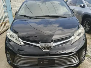 Toyota Sienna XLE (3.5L 6cyl 8A) 2018 Black