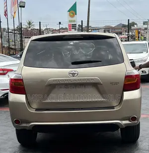 Toyota Highlander V6 2009 Gold