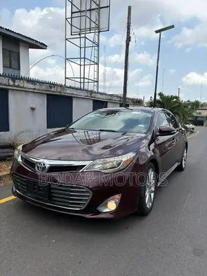 Toyota Avalon XLE Premium Sedan FWD (3.5L 6cyl 6A) 2013 Maroon