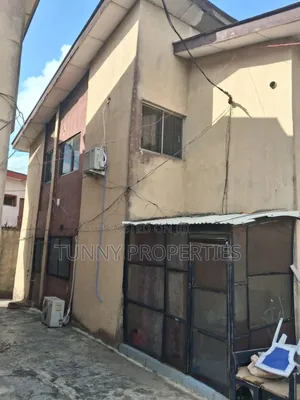 12bdrm House in Mangoro for sale