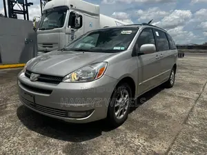 Toyota Sienna XLE AWD 2005 Gold