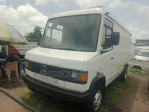 Mercedes-Benz T2 2002 White