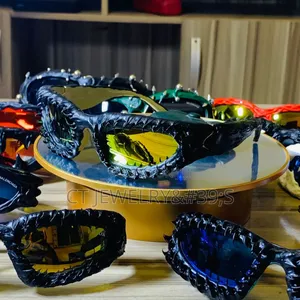 Statement Fashion Sunglasses Textured Frame, Trending Celebrity Style