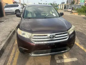 Toyota Highlander 3.5L 4WD 2013 Maroon