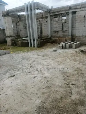 Solid Uncompleted 5-Bedroom Flat (900sqr Meters)