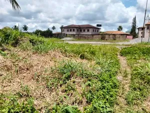For Sale : 2 1⁄2 Plots With a Warehouse Bungalows at Trans Amadi.