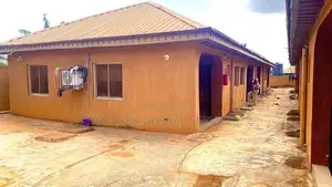 8bdrm Block of Flats in Komina Street, Ikorodu for sale