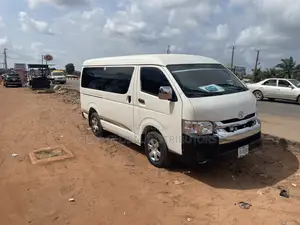 Toyota HiAce 2011 White