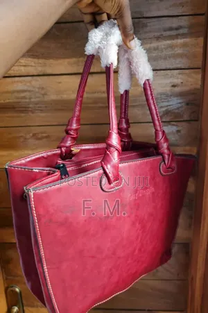 Neatly Used Very Clean Leather Bag.