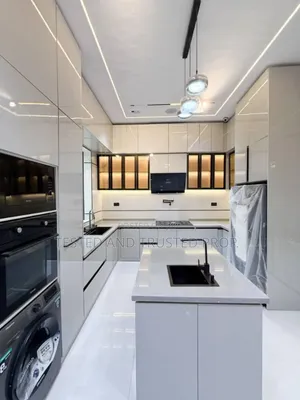 5bdrm Mansion in Chevron for sale