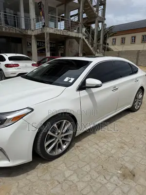 Toyota Avalon XLE Premium FWD Sedan (3.6L 6cyl 6A) 2016 White