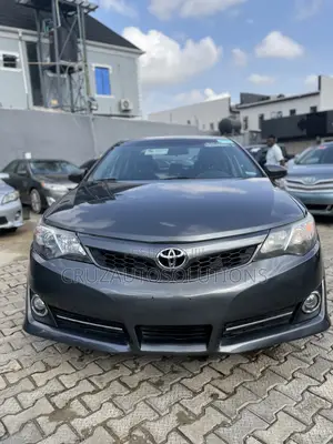 Toyota Camry SE 4dr Sedan (2.5L 4cyl 6A) 2014 Gray