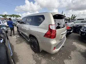 Lexus GX 460 2012 Gold