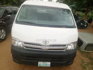 Toyota HiAce 2012 White