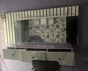 Modern Wall Mirror Console With Drawers – Neatly Used