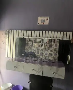 Modern Wall Mirror Console With Drawers – Neatly Used