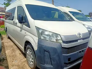 Toyota HiAce 2023 White