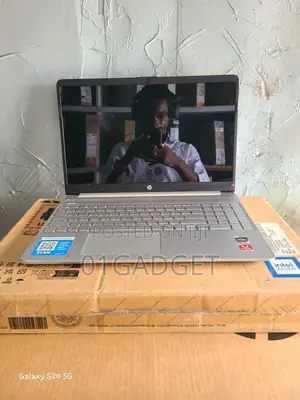 Laptop HP 15 12GB AMD Ryzen 5 SSD 256GB