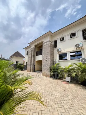 15bdrm House in Apo Resettlement for sale