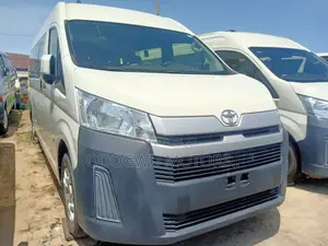 Toyota HiAce 2021 White